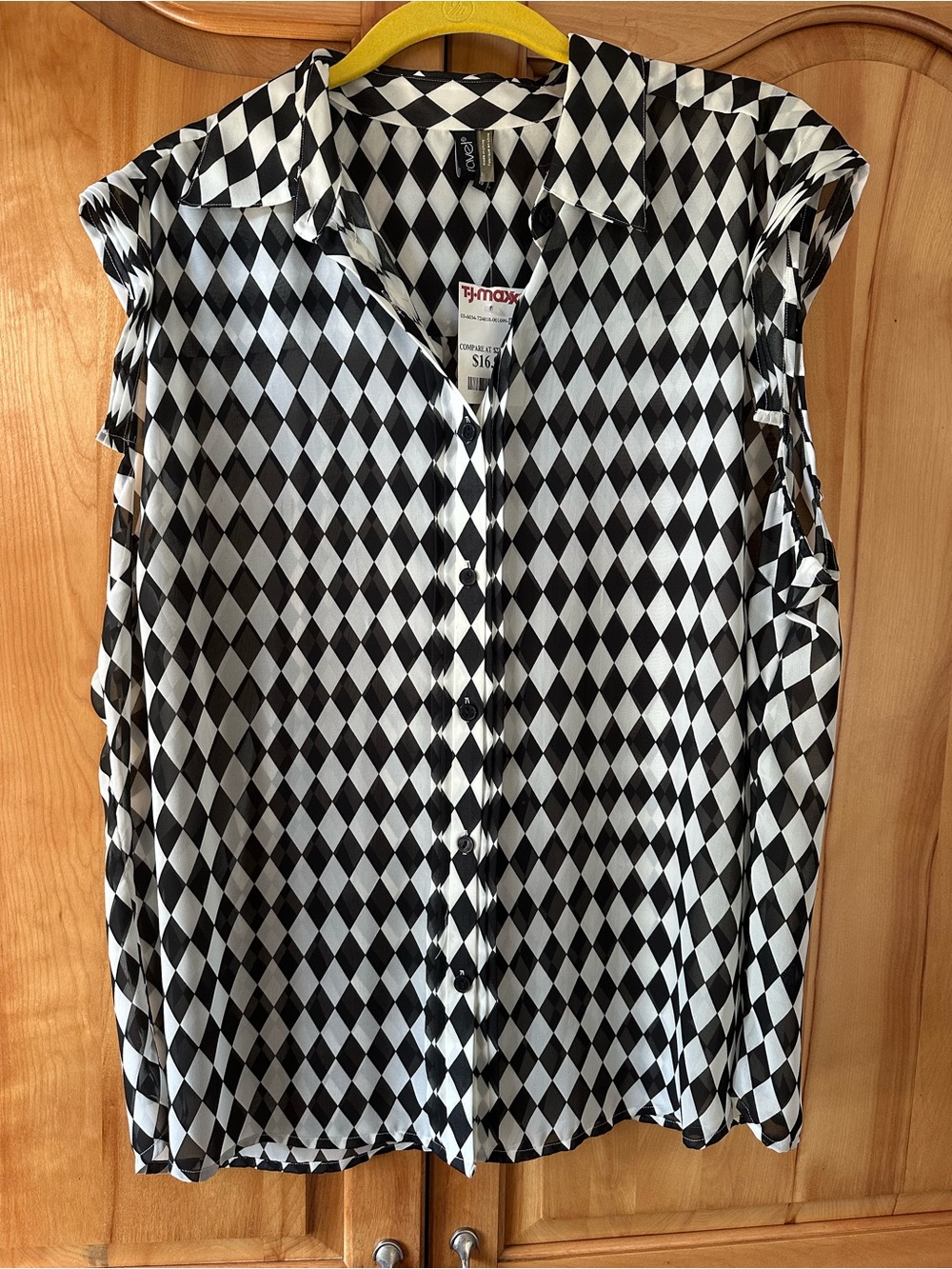 ravel Black and White Diamond Print Sleeveless Button-Down Shirt